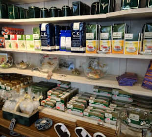 Das Angebot des Shops im Bünting Teemuseum