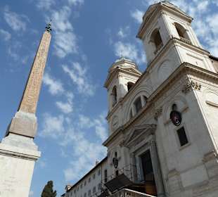  Santissima Trinita` di Monti mit Obelisk