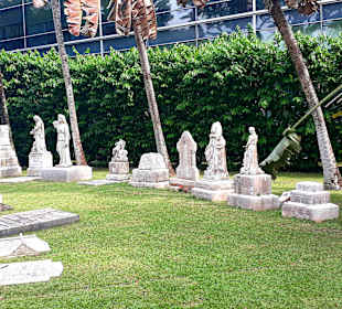 Friedhof hinter der Kirche