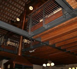 Blick ins Obergeschoß und zum Dach