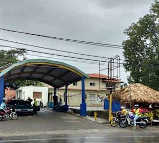 Taxi Guagua Station an Hauptstraße