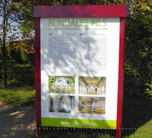 Infotafel zum Schloss (lettisch: Pils) Rundale