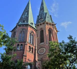 Die schlanken Türme der Lambertikirche Oldenburg