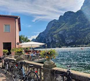 Cafés - Bars direkt am Ufer