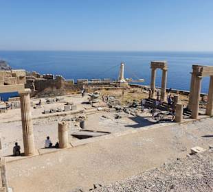 Akropolis mit Blick aufs Meer