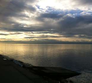 Abend: am Ufer des Sees...