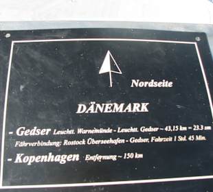 Tafel mit Richtungs- und Entfernungsanzeige