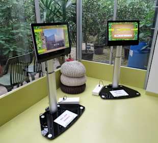 Infofilm vor dem Eingang zum Besucherbereich