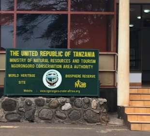 An der Einfahrt Ngorongoro