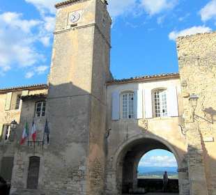 Das Festungsdorf  Menerbes ist sehenswert