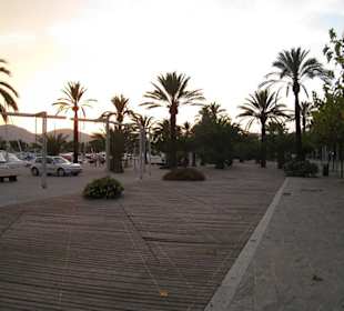 Promenade am Jachthafen