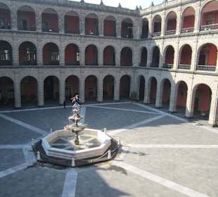 Внутренний двор Национального дворца