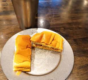 Kaya-Toast mit Kaffee