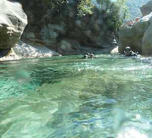 Zwischenstop während des Tauchgangs