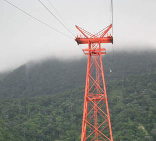 Seilbahnfahrt bergauf