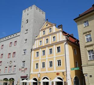 Blick auf 2 historische Häuser