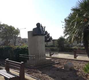 The Mall Gardens