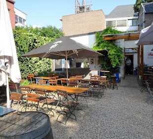 Blick in den Biergarten des Café Kittel