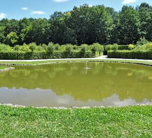 Rundgang durch den Kanalgarten der Eremitage