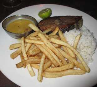 Thuna mit Knobi, Pommes