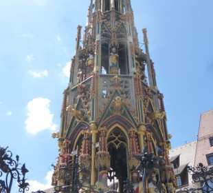 Der Schöne Brunnen auf dem Hauptmarkt