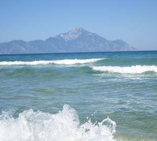 Blick vom Strand auf den Berg Athos