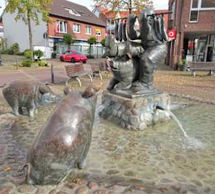 Ansichten des Wurstträgerbrunnens in Versmold