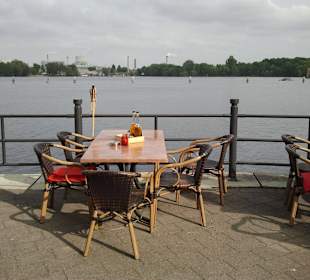 Tisch für fünf Personen am Spandauer See