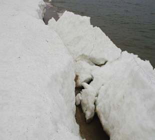 Eisbarrieren am Strand
