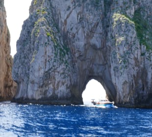 Durch dieses Mauseloch wollen wir durch