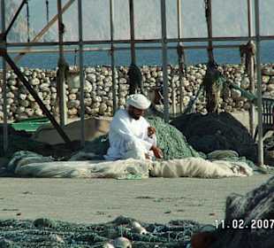 Fischer  am Strand von Dibba