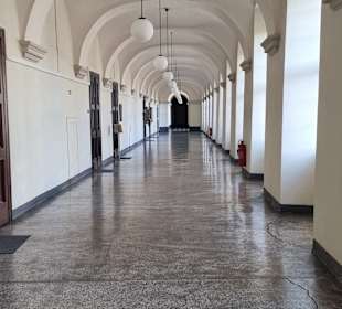 Flure der Universität 