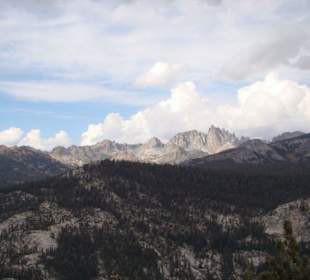 wunderschöne Aussicht vom Devils Postpile
