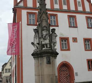Haßfurt: Vier-Jahreszeiten-Brunnen (Pumpbrunnen)