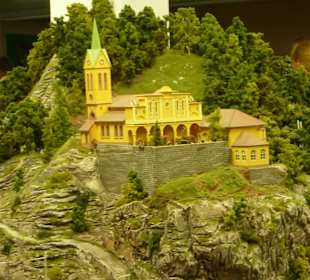 Schloss in den Bergen