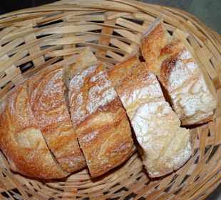 Warmes Baguette zum Hauptgang