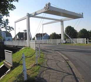 Die Klappbrücke "Friedrichsschleuse"