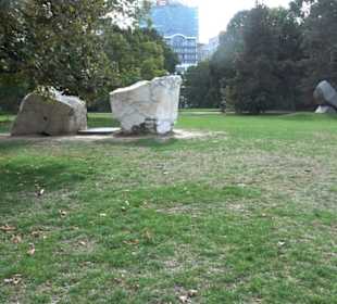 Global Stone Skulpturengruppe