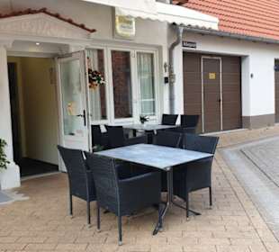 Vor dem Restaurant