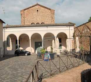 Platz vor dem Battisterio