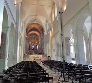 Blick in das Hauptschiff des Doms