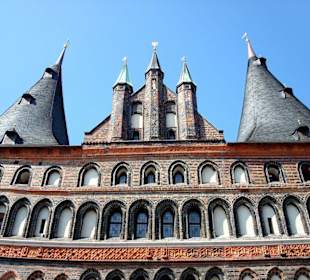Fassadendetails des Holstentores in Lübeck