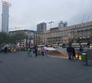 Der Vorplatz hier geht es schon deftig zu