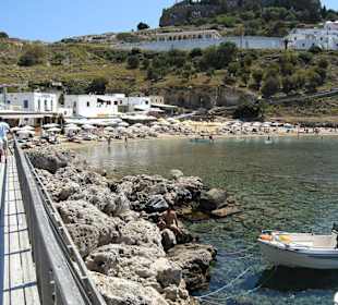 Blick vom Schiffsanleger zum kleinen Sandstrand
