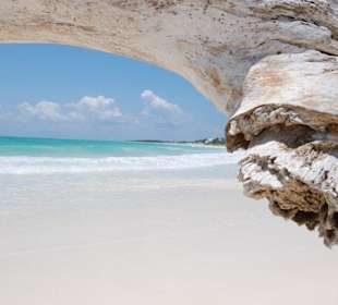 Strand ca. 1/2 Std. zu Fuß rechts vom Hotel