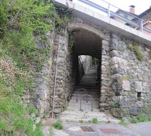 Der wunderschöne Bergort Stazzona