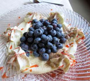 Heidelbeeren auf Creme Fraiche