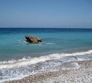 Spaziergang am Felsenstrand in Rhodos!