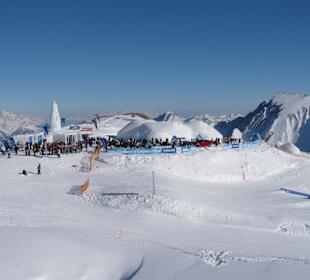 Blick auf das Volvo Ice Camp