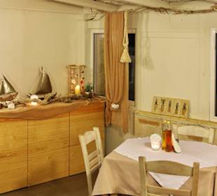 Taverna Pelagos am Strand